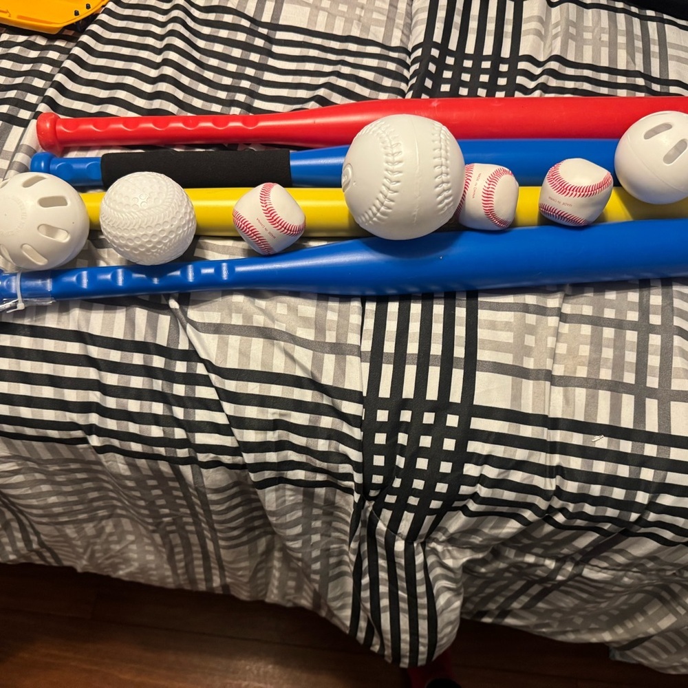 Kids Plastic Baseball Bat & Ball Set – 11-Piece Backyard Sports Kit. - Picture 6 of 11